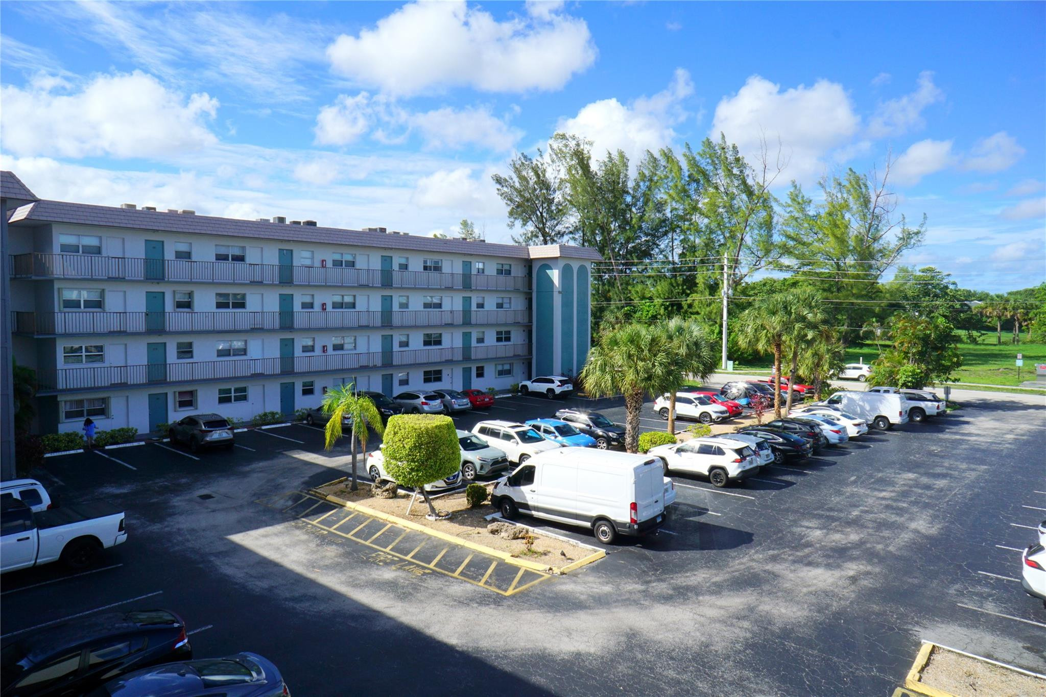 4311 Crystal Lake Dr 321