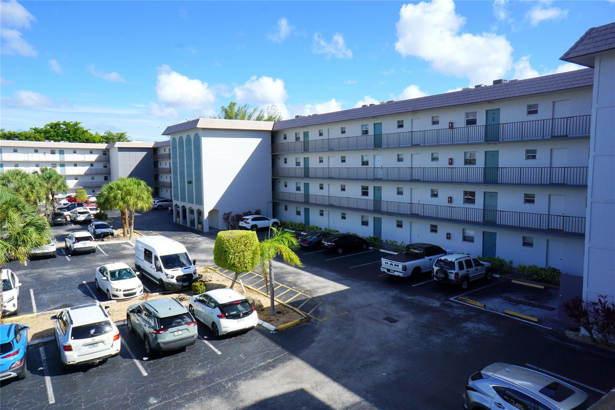 4311 Crystal Lake Dr 321
