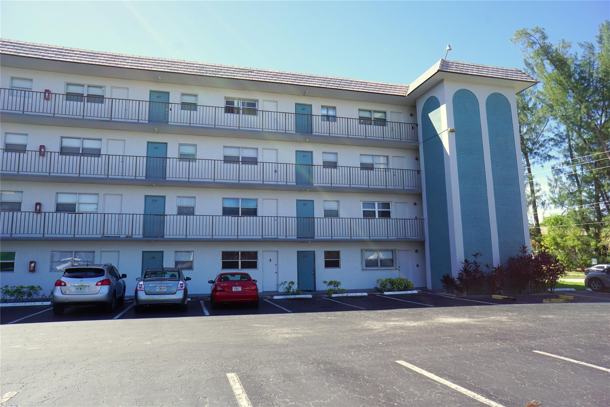 4311 Crystal Lake Dr 321