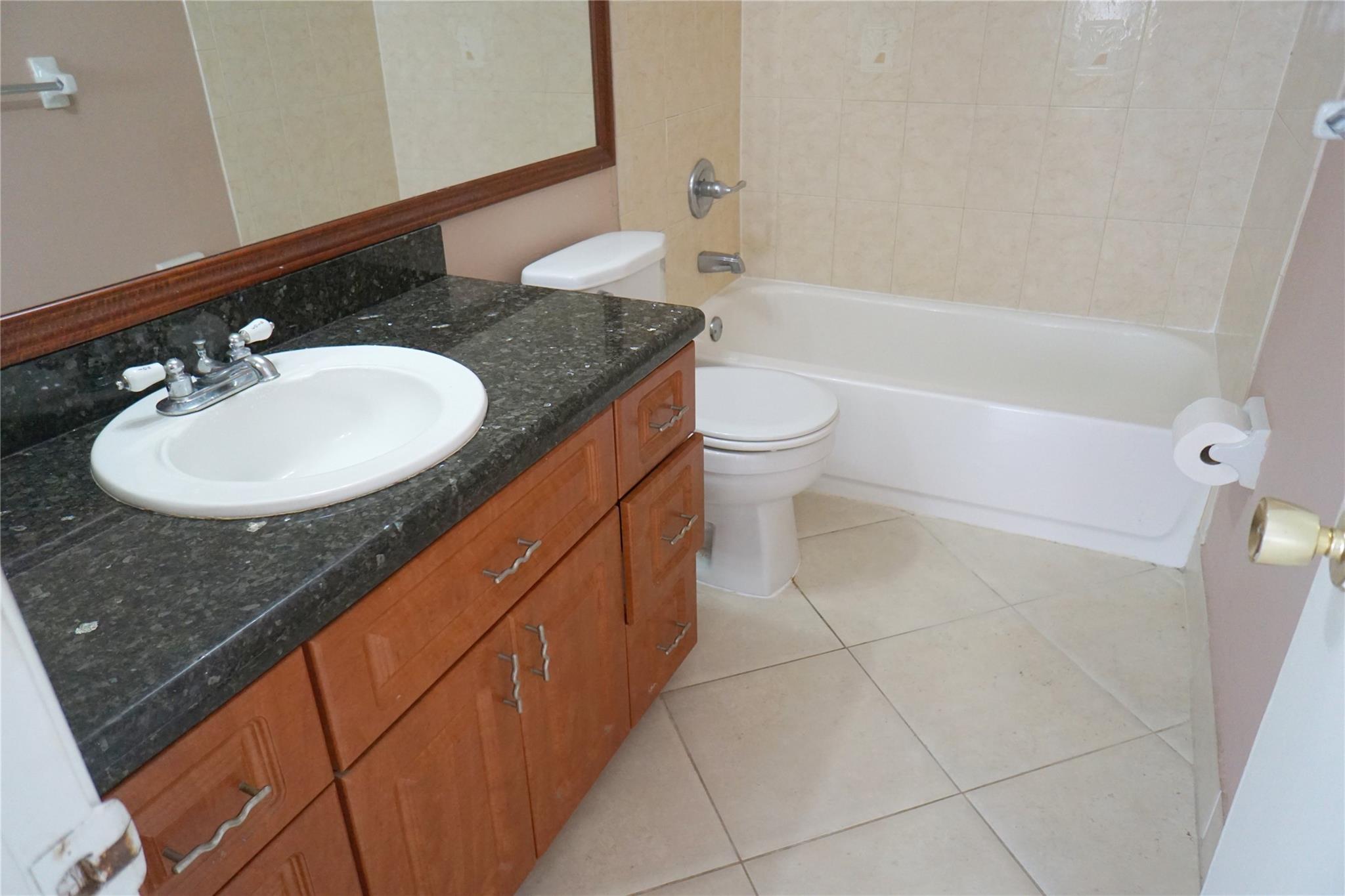 4311 Crystal Lake Dr 321