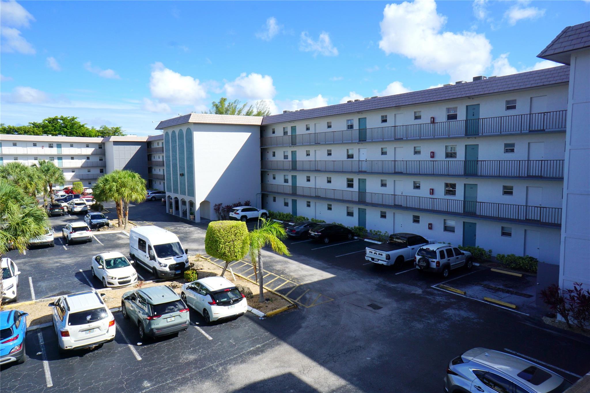 4311 Crystal Lake Dr 321