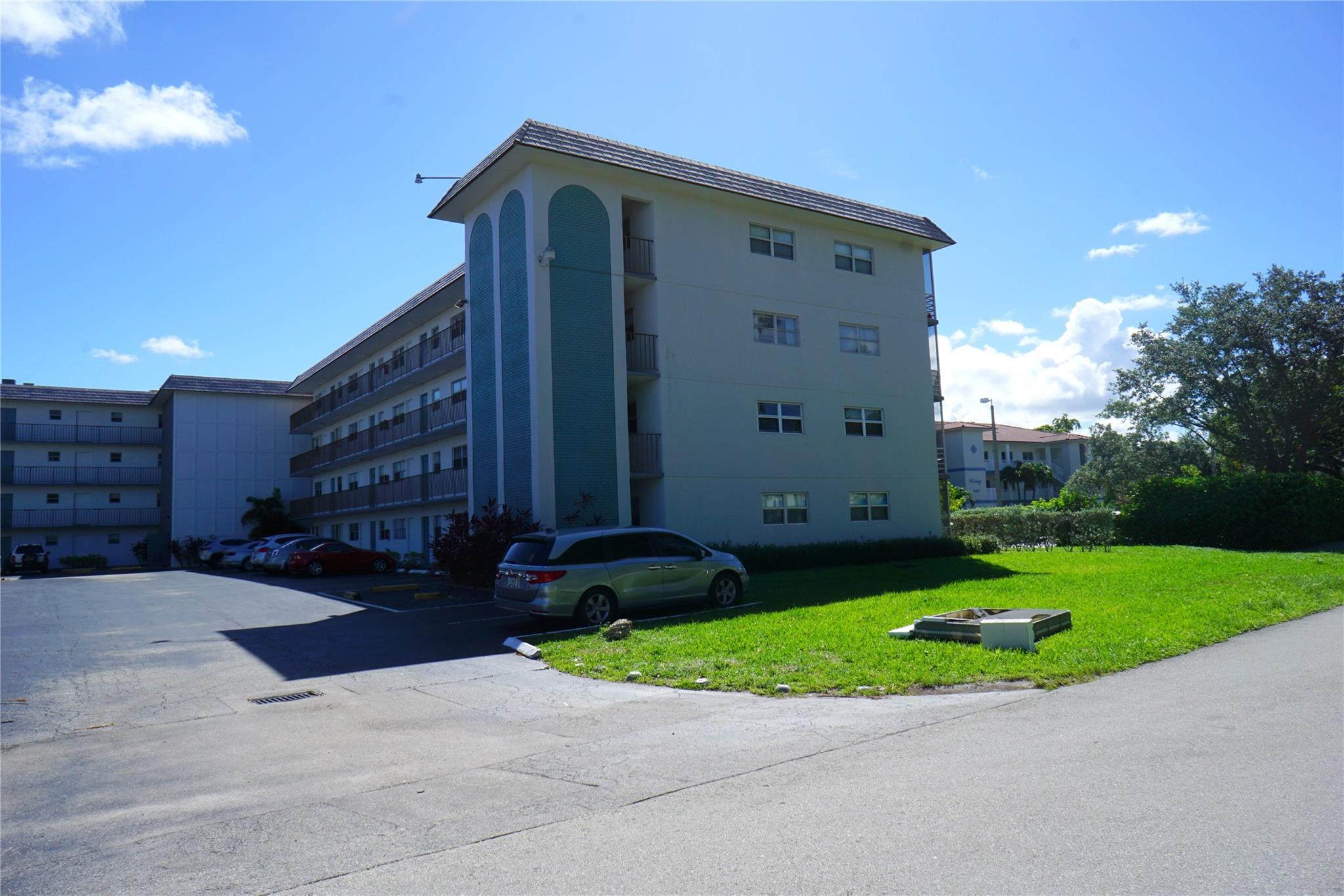 4311 Crystal Lake Dr 321