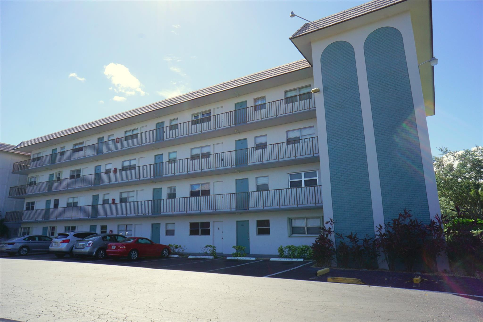 4311 Crystal Lake Dr 321