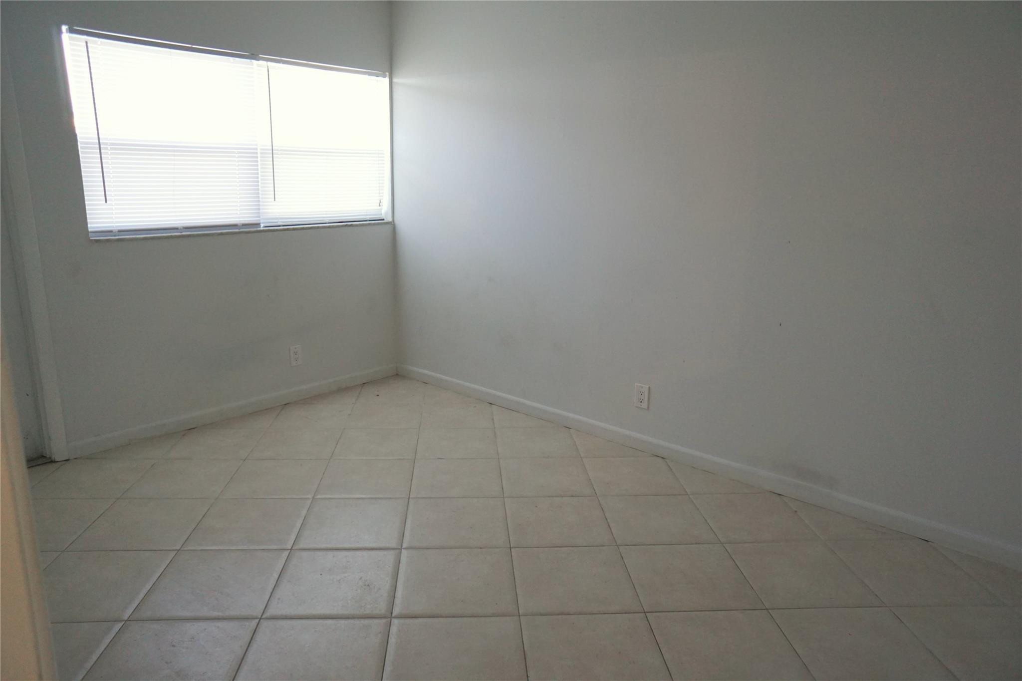 4311 Crystal Lake Dr 321