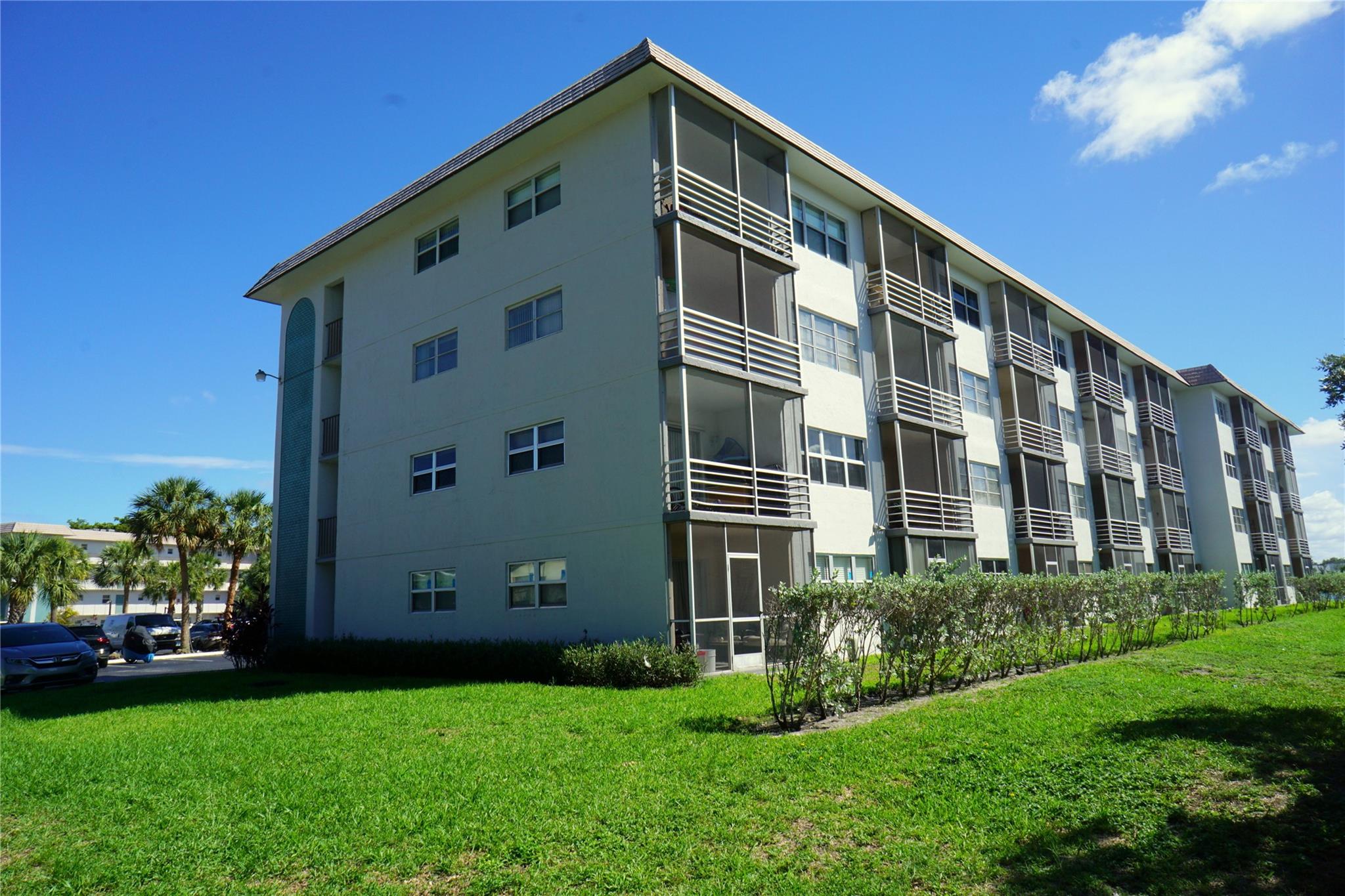 4311 Crystal Lake Dr 321