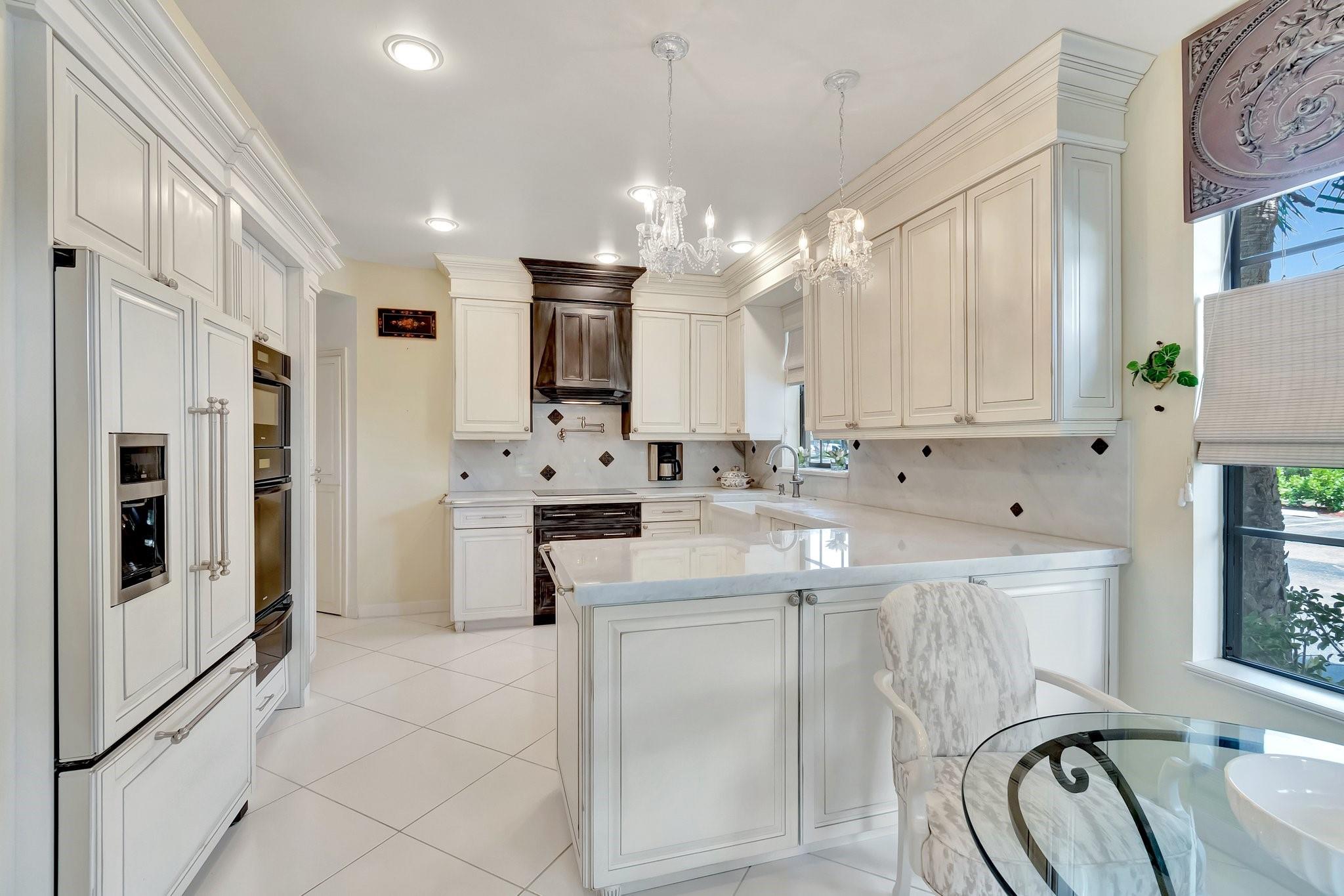 22760 Mandeville Pl E