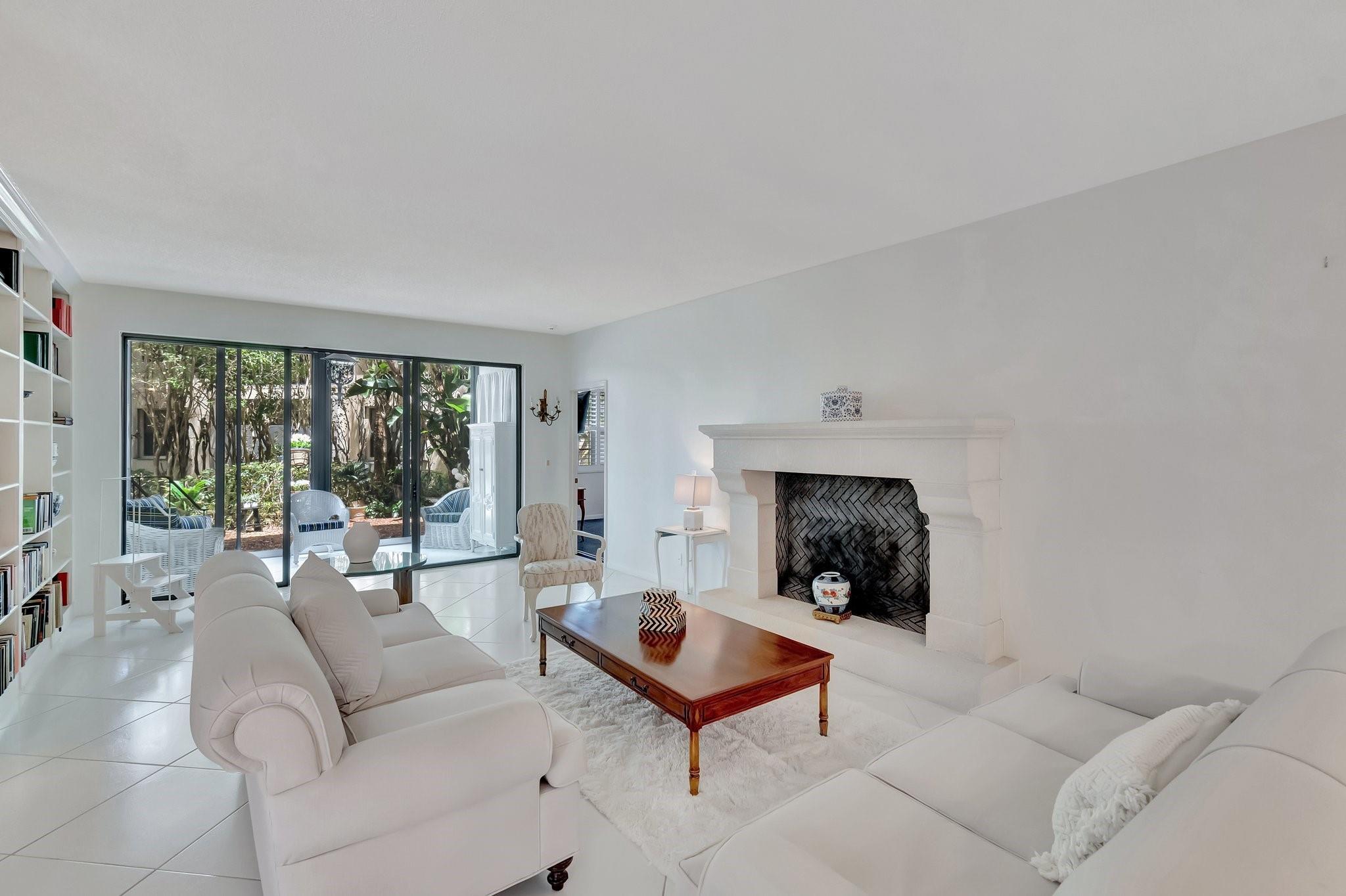 22760 Mandeville Pl E