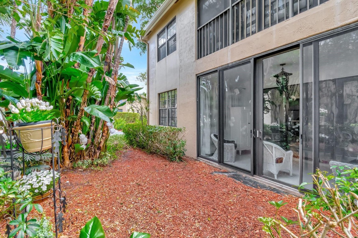 22760 Mandeville Pl E