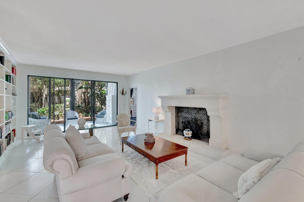 22760 Mandeville Pl E