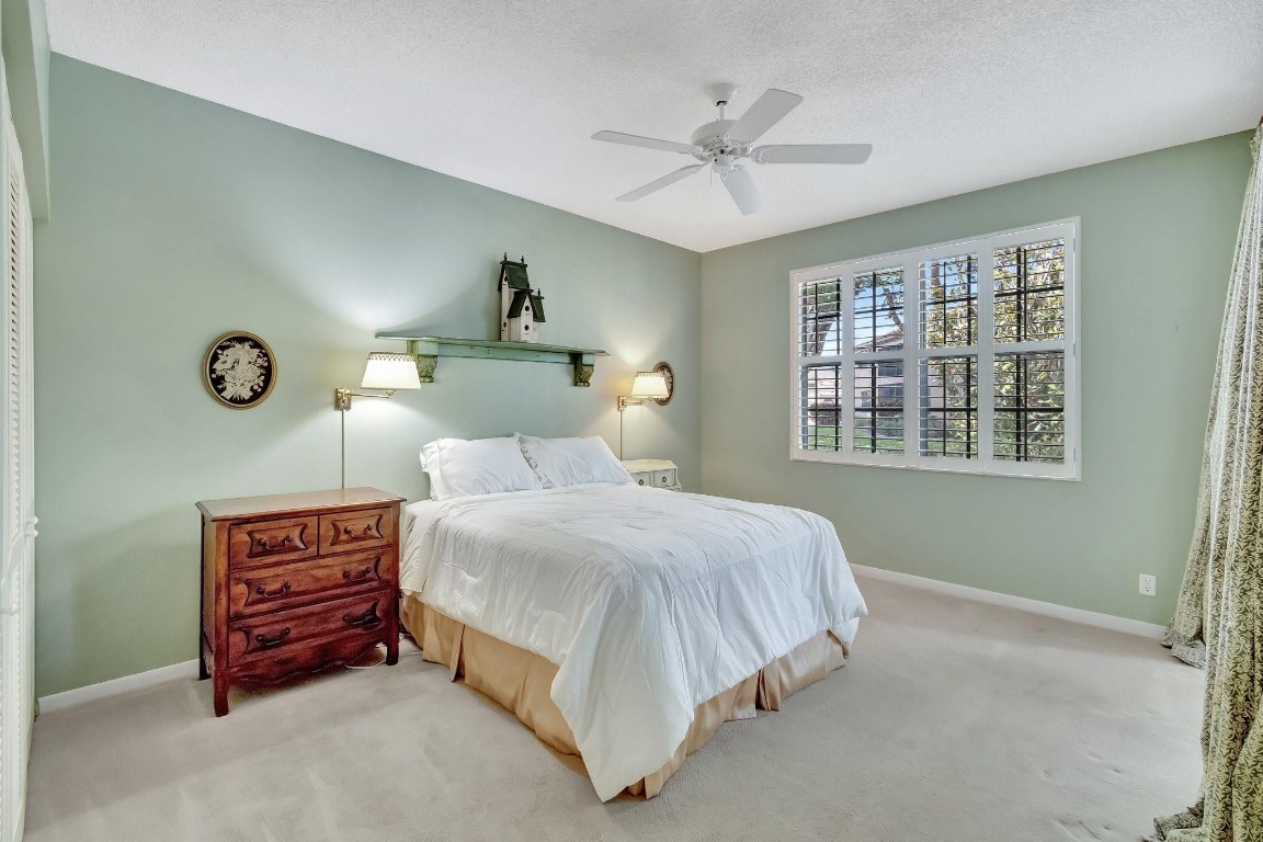 22760 Mandeville Pl E