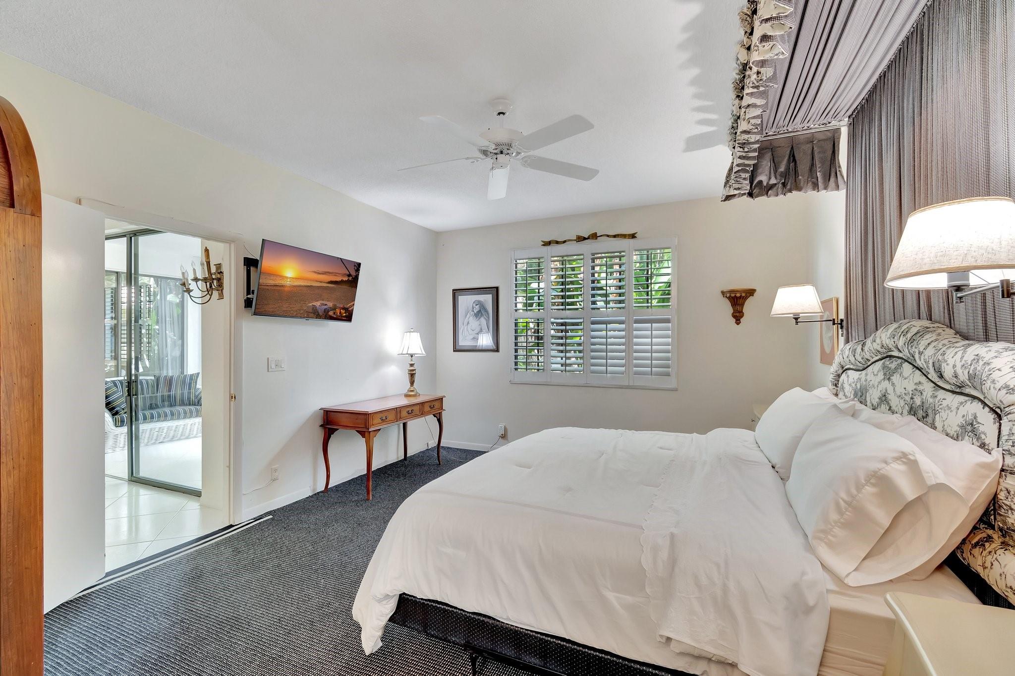 22760 Mandeville Pl E