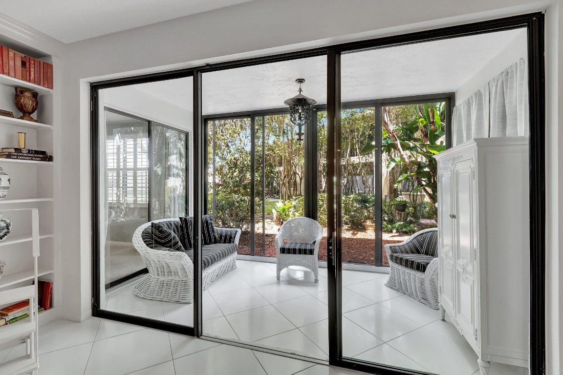 22760 Mandeville Pl E