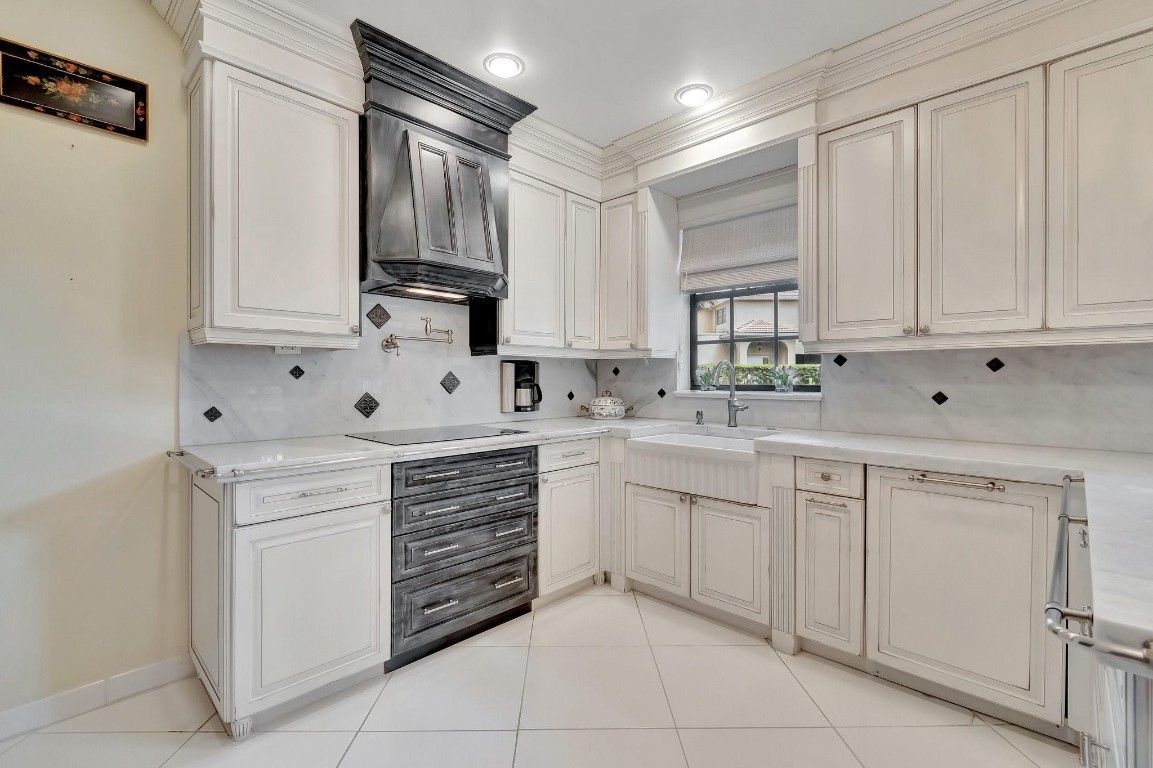 22760 Mandeville Pl E