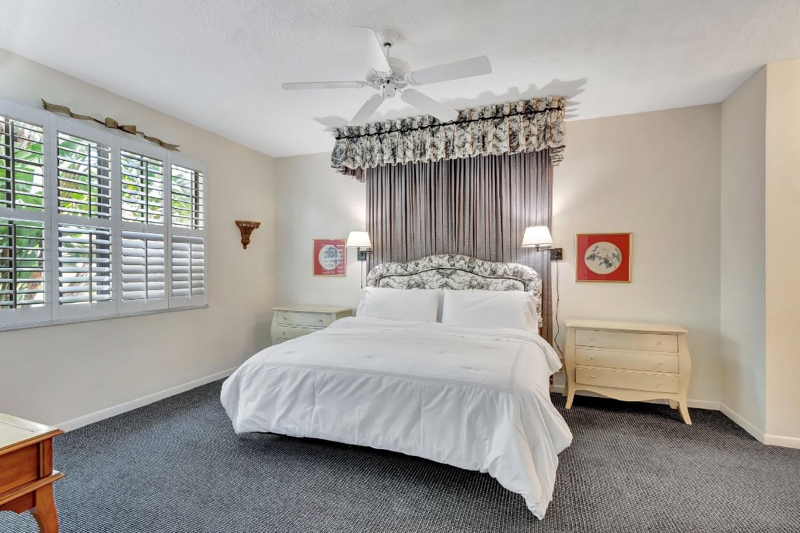 22760 Mandeville Pl E