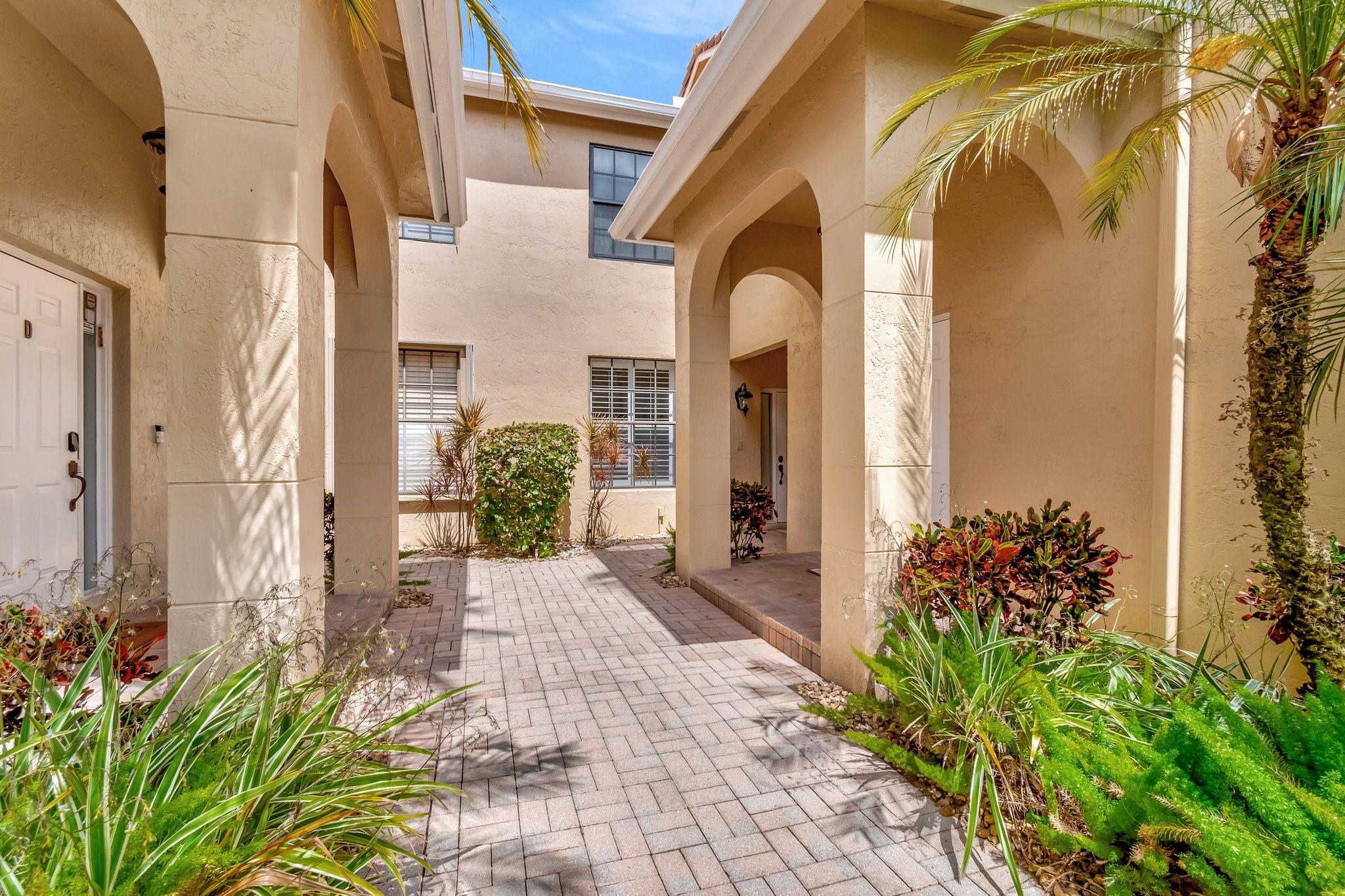 22760 Mandeville Pl E