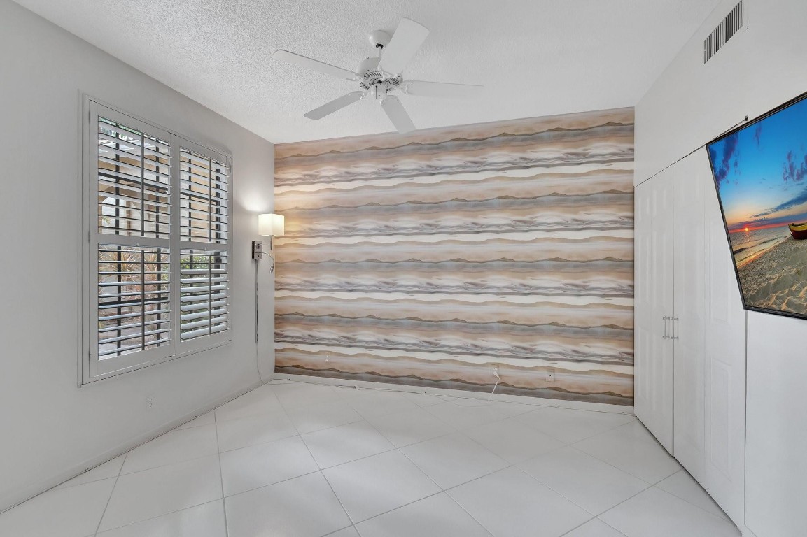 22760 Mandeville Pl E