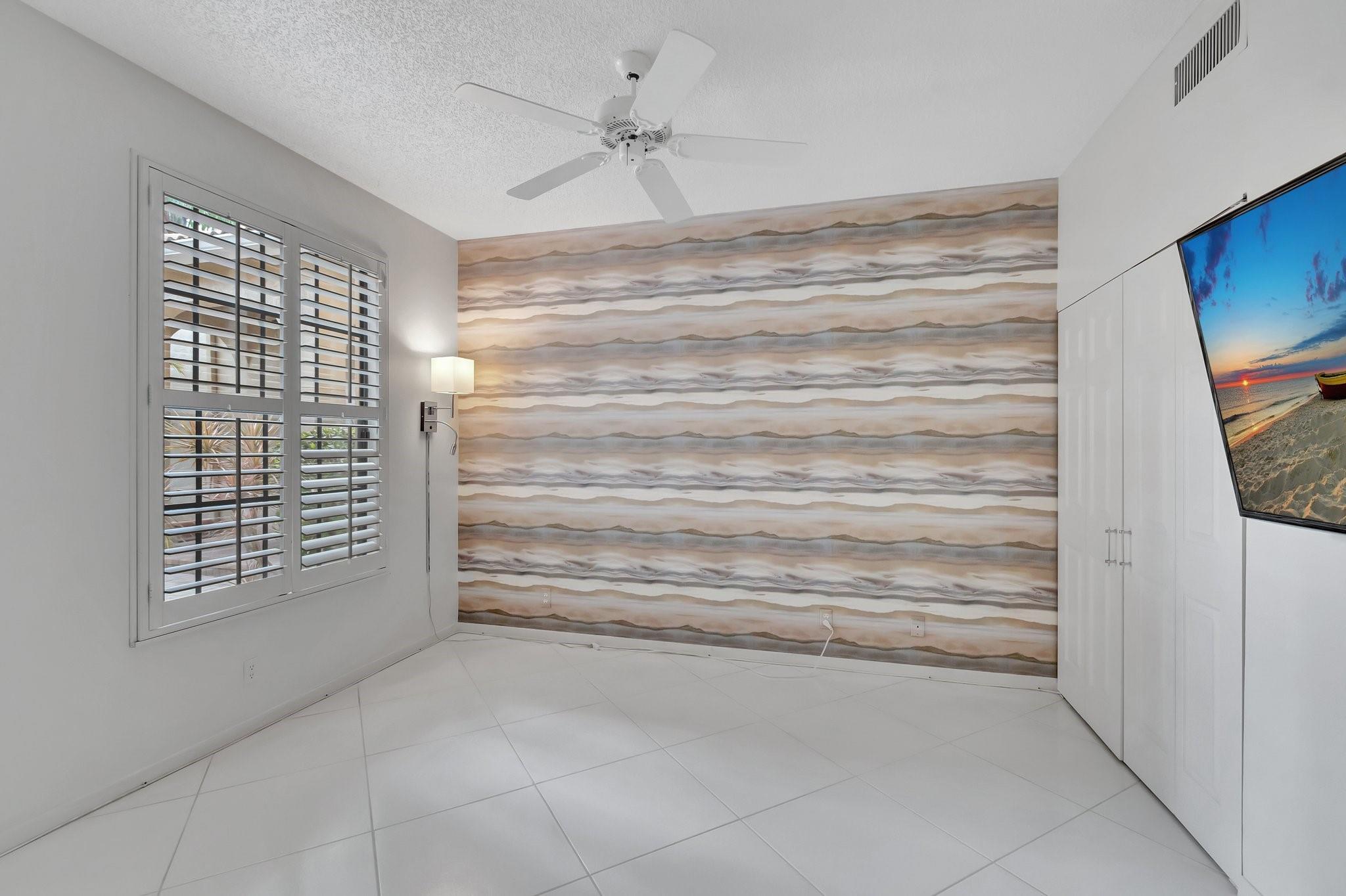 22760 Mandeville Pl E