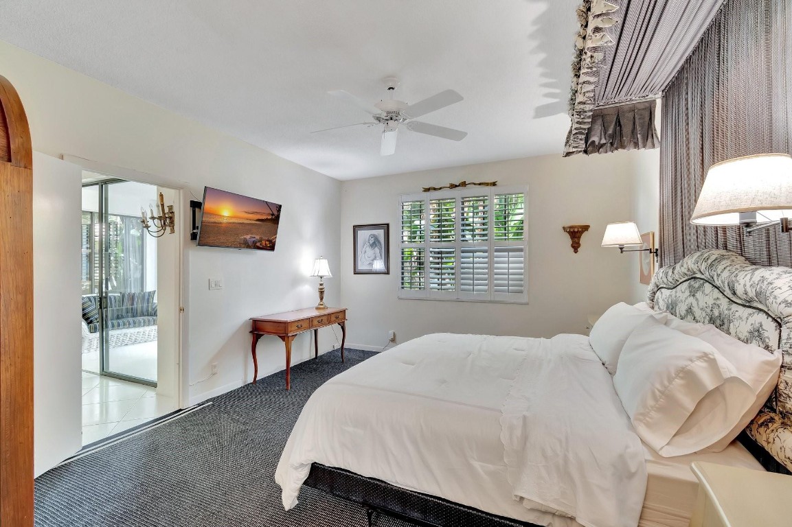 22760 Mandeville Pl E