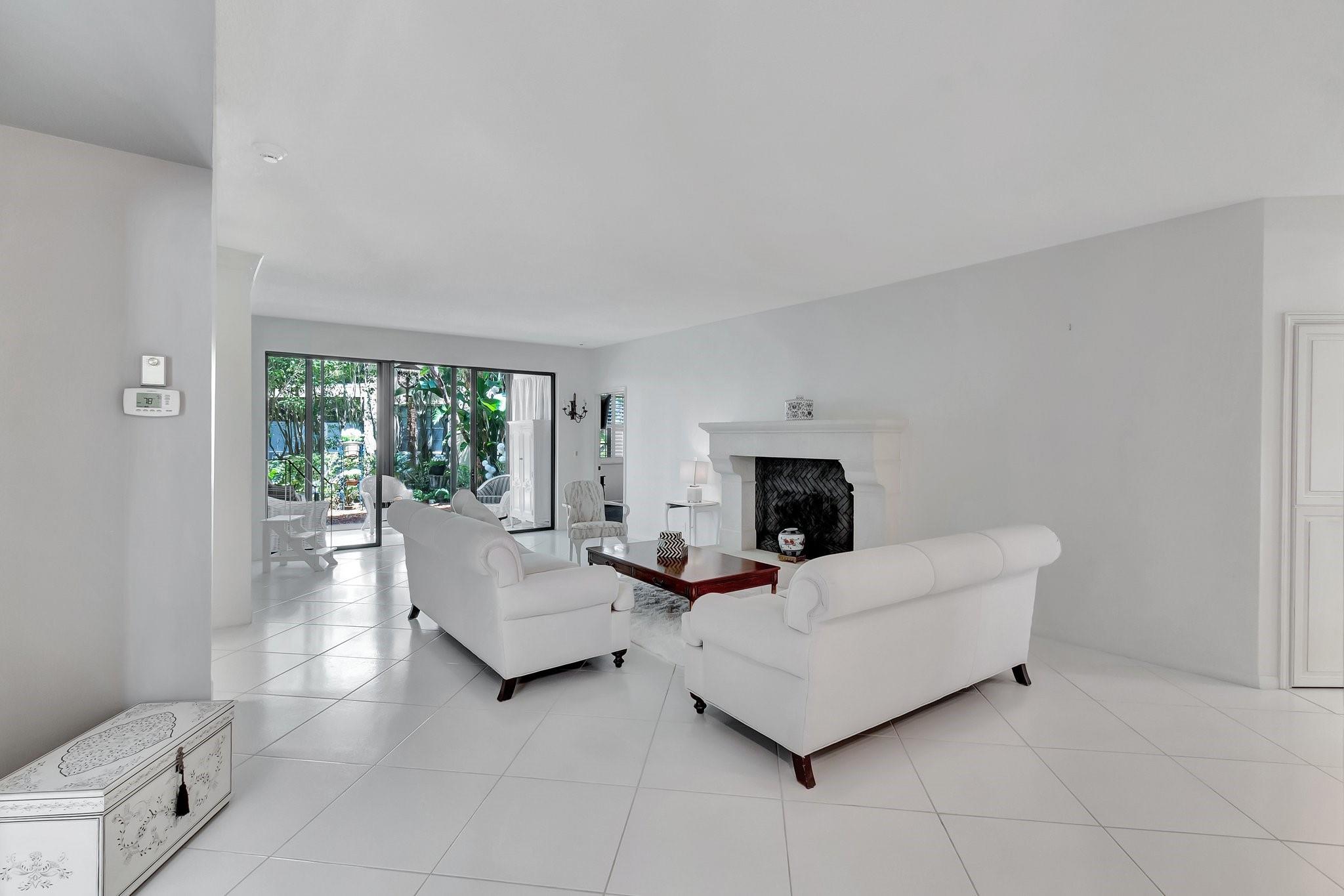 22760 Mandeville Pl E