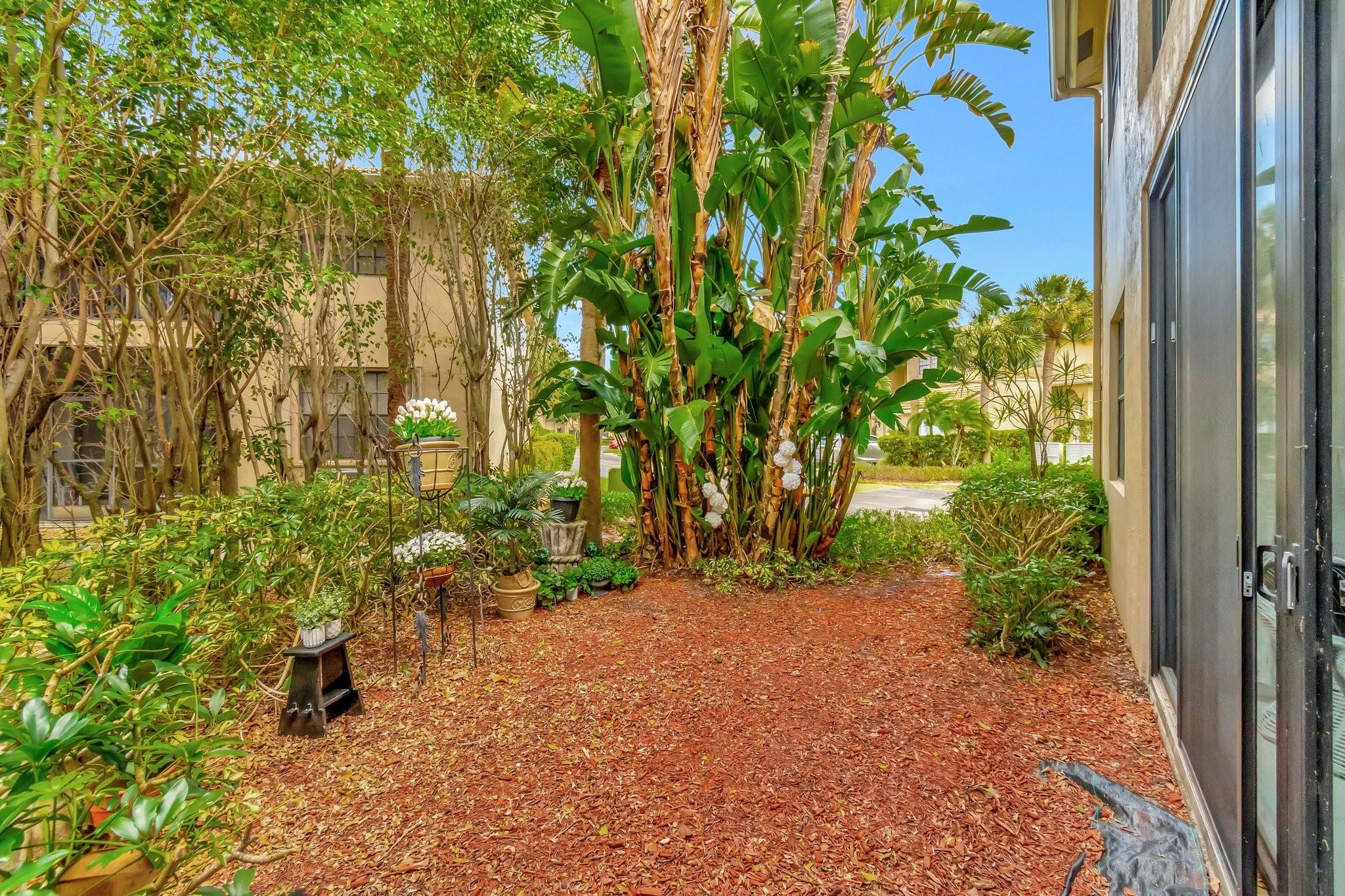 22760 Mandeville Pl E