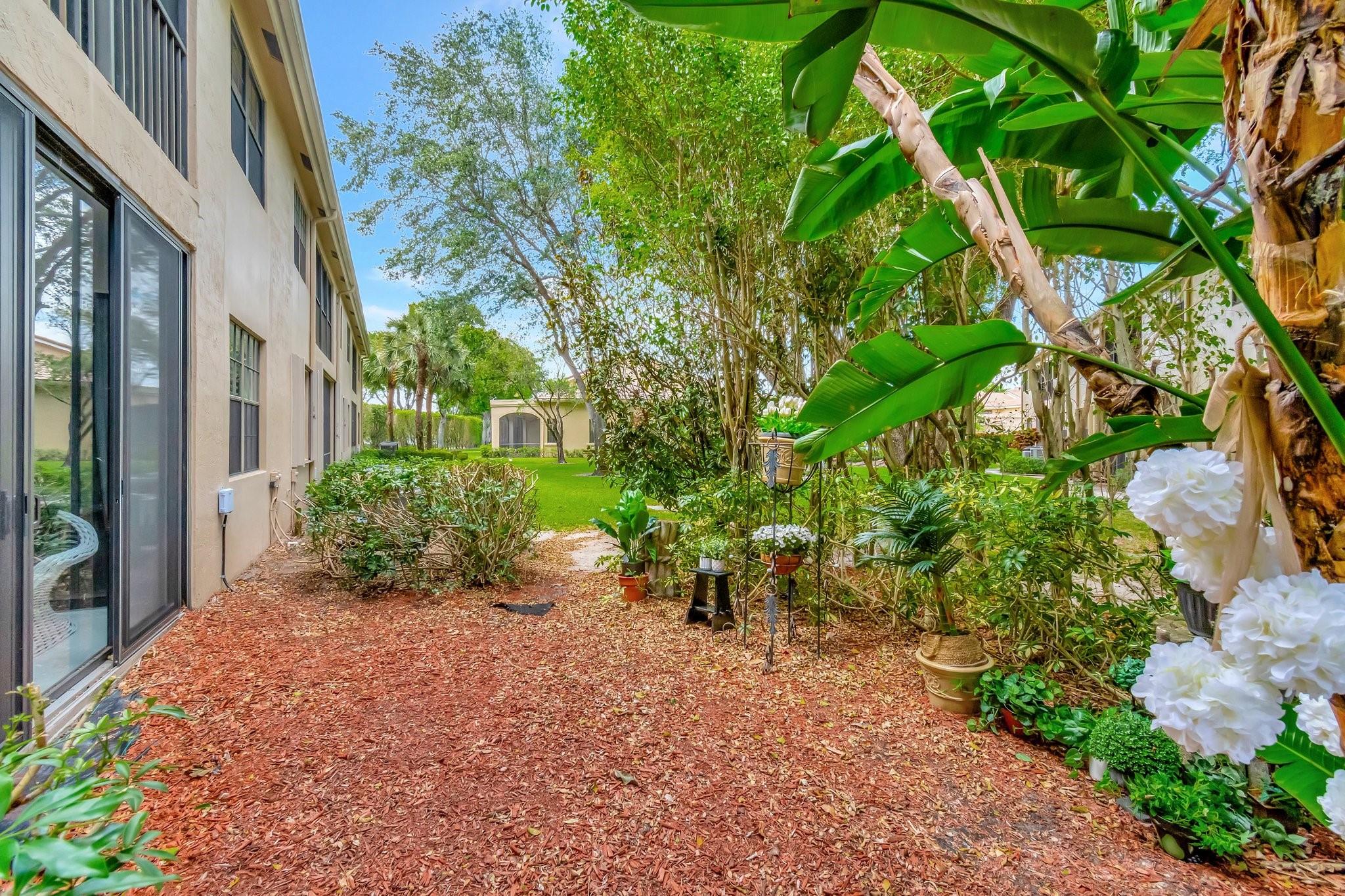 22760 Mandeville Pl E