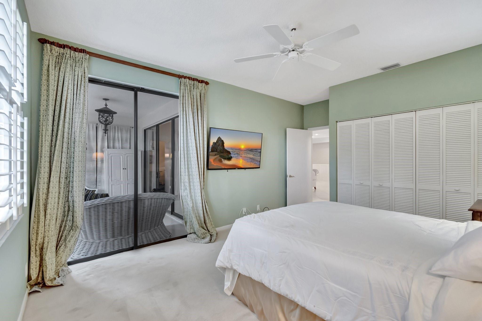 22760 Mandeville Pl E