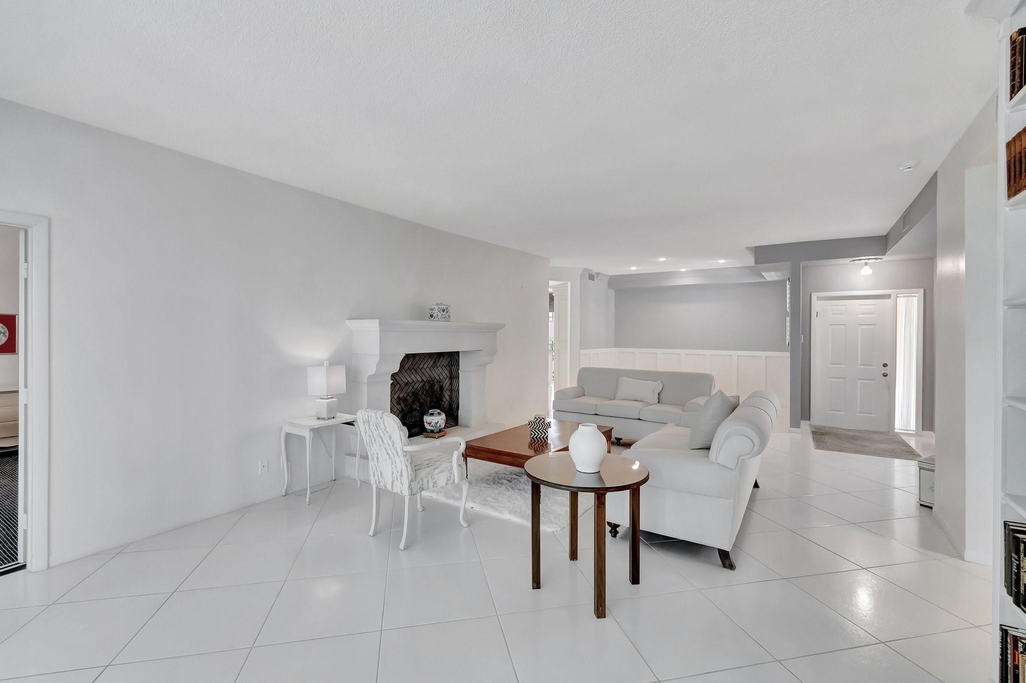 22760 Mandeville Pl E