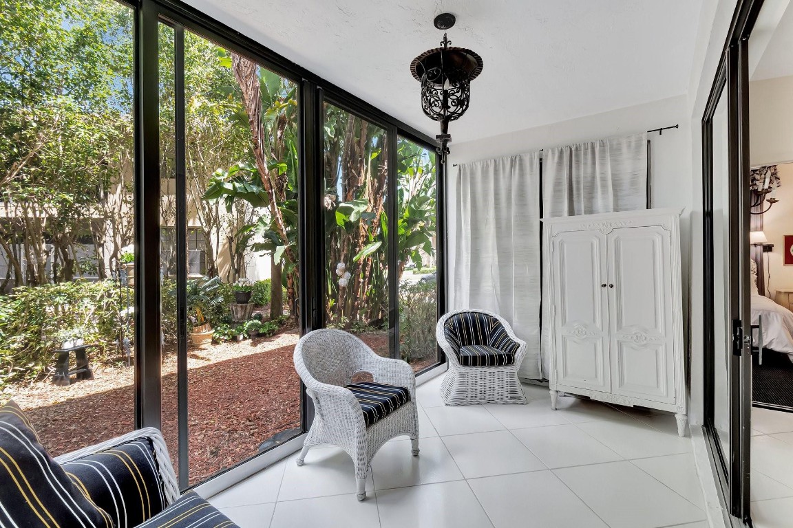 22760 Mandeville Pl E