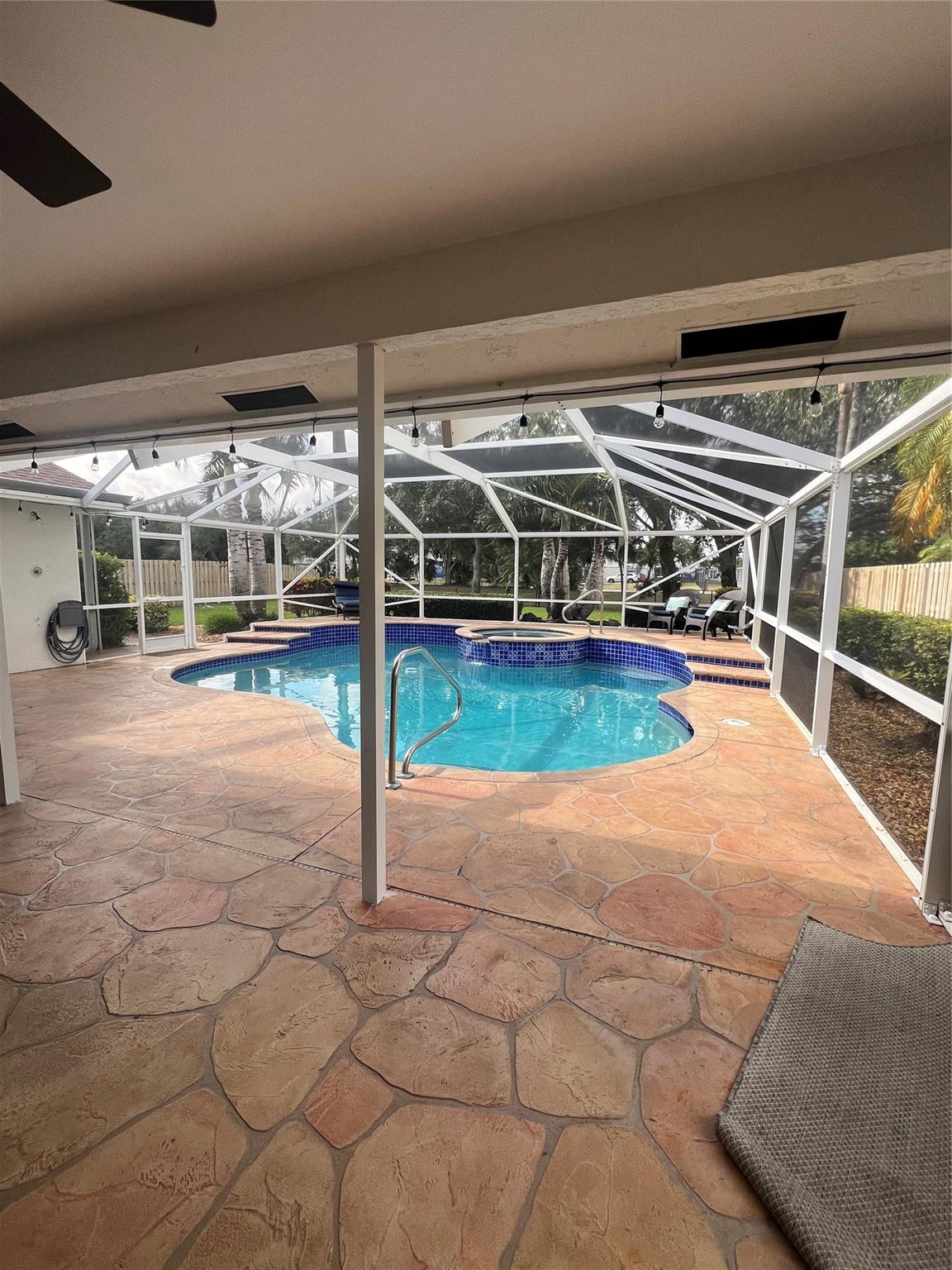 13813 Geranium Pl