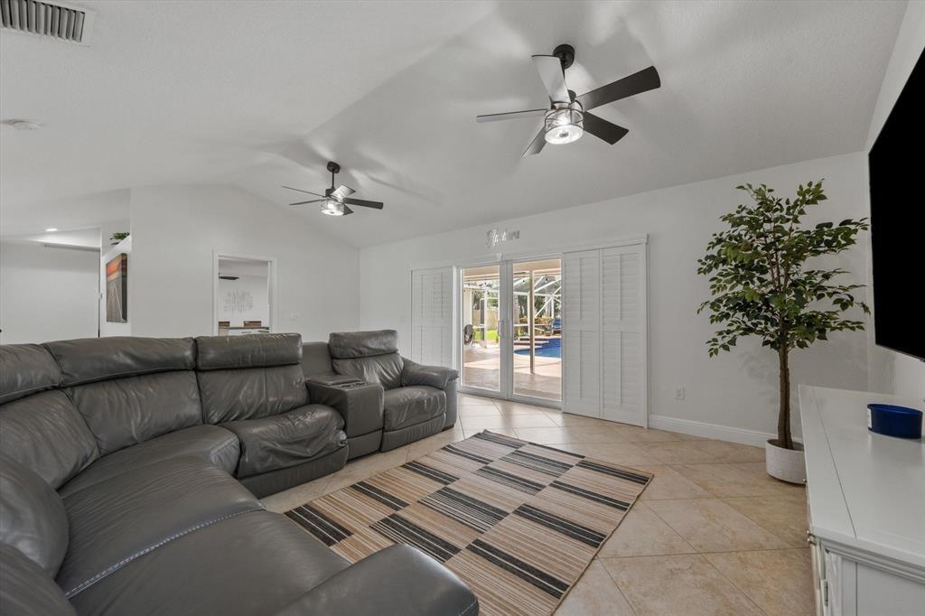 13813 Geranium Pl