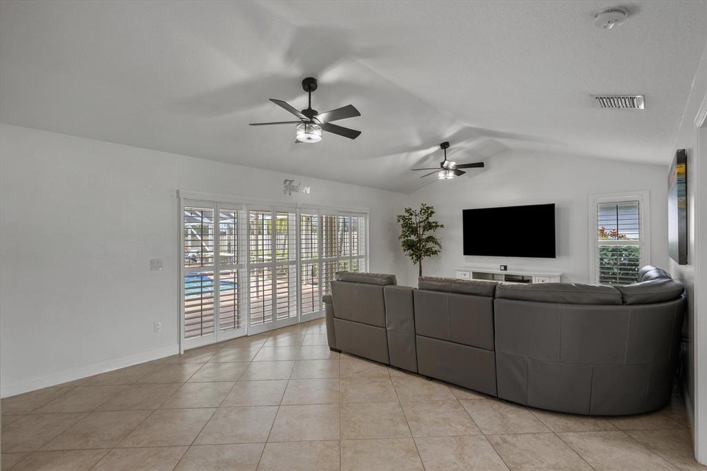 13813 Geranium Pl