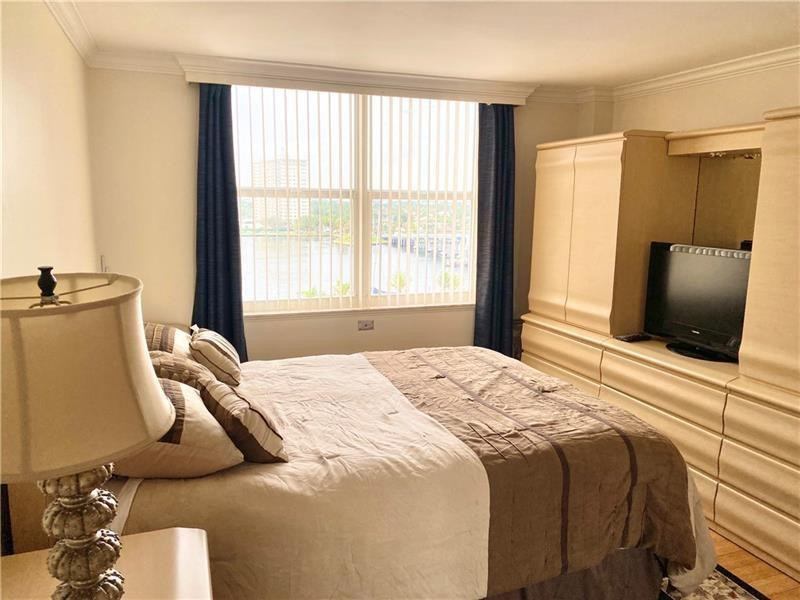 1 Las Olas Circle 809