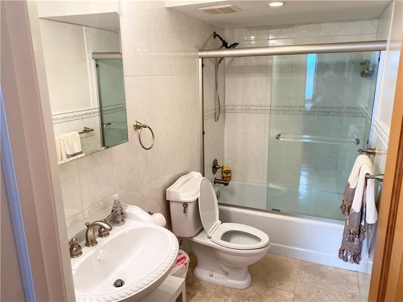 1 Las Olas Circle 809