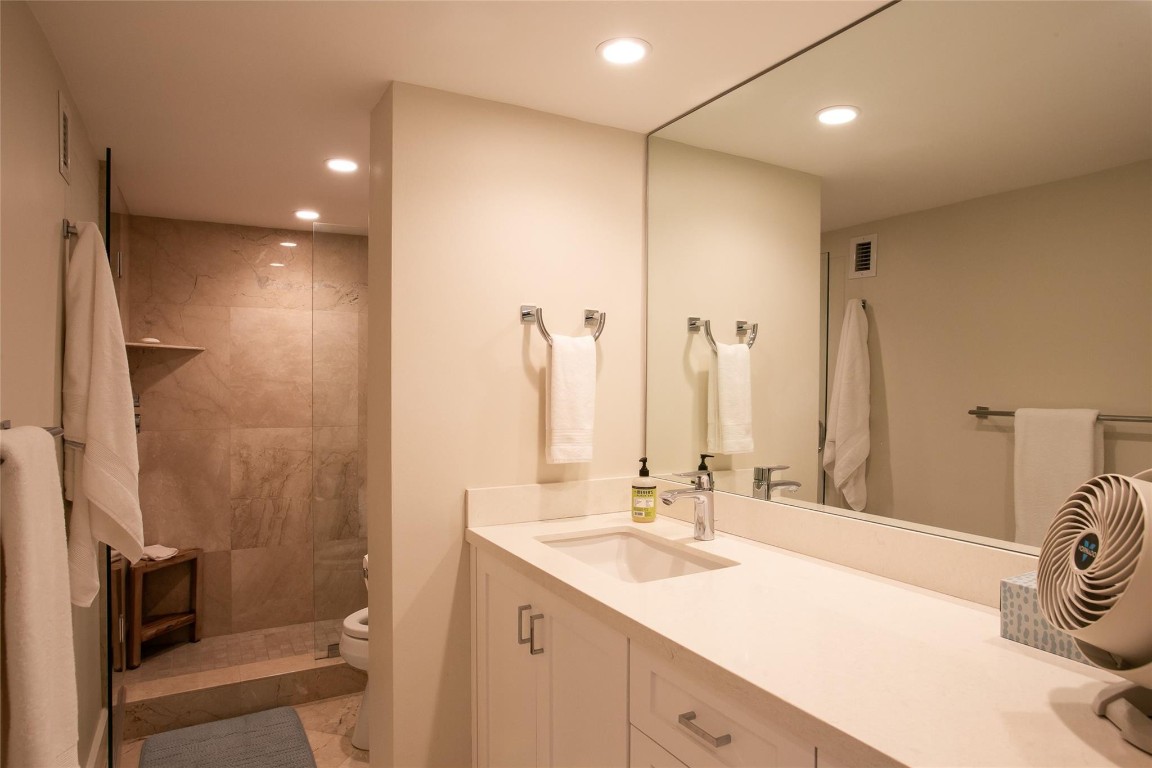 1 Las Olas Circle 1112