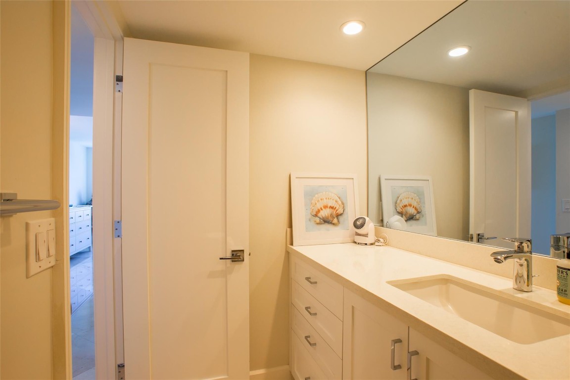 1 Las Olas Circle 1112