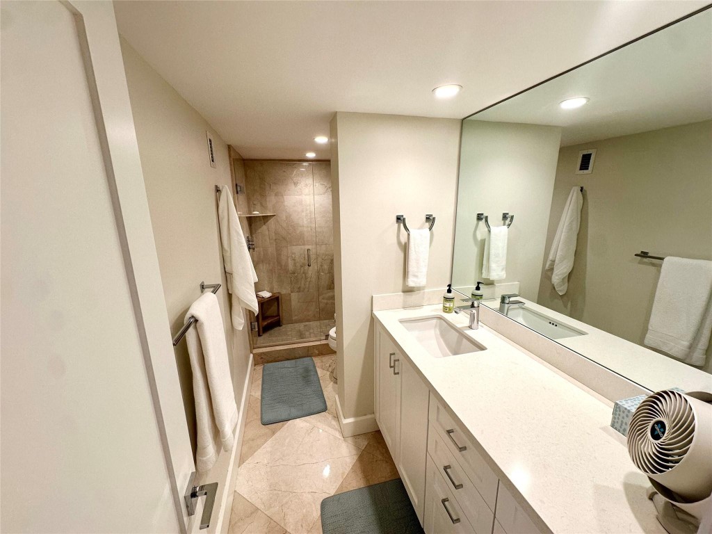 1 Las Olas Circle 1112