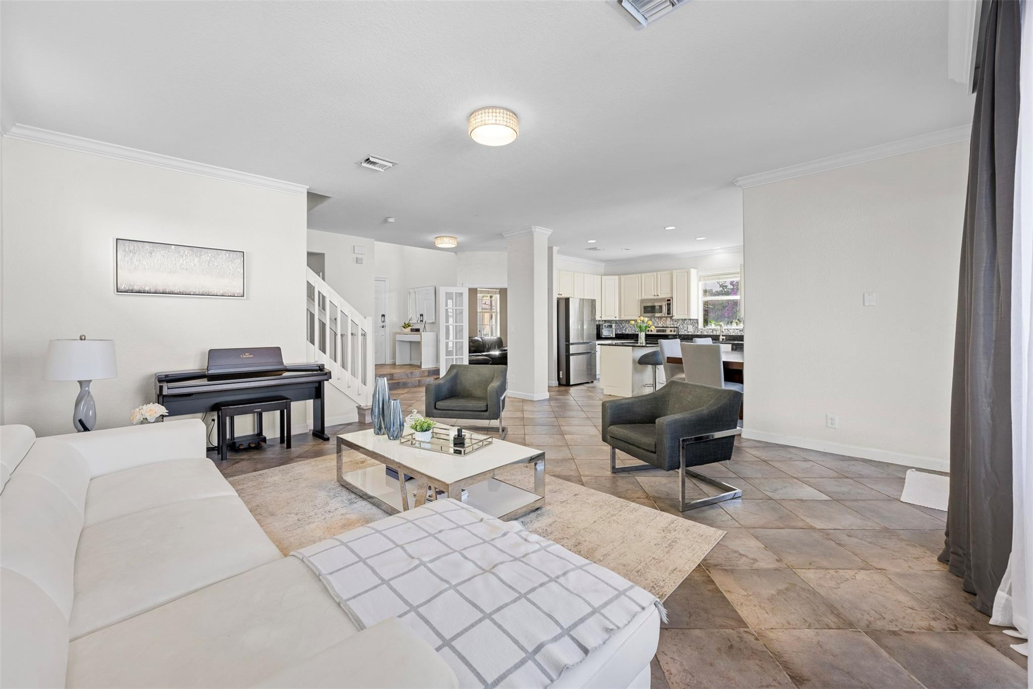 8121 Bautista Way