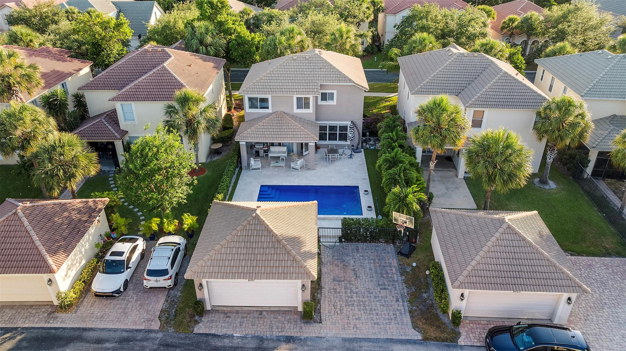 8121 Bautista Way