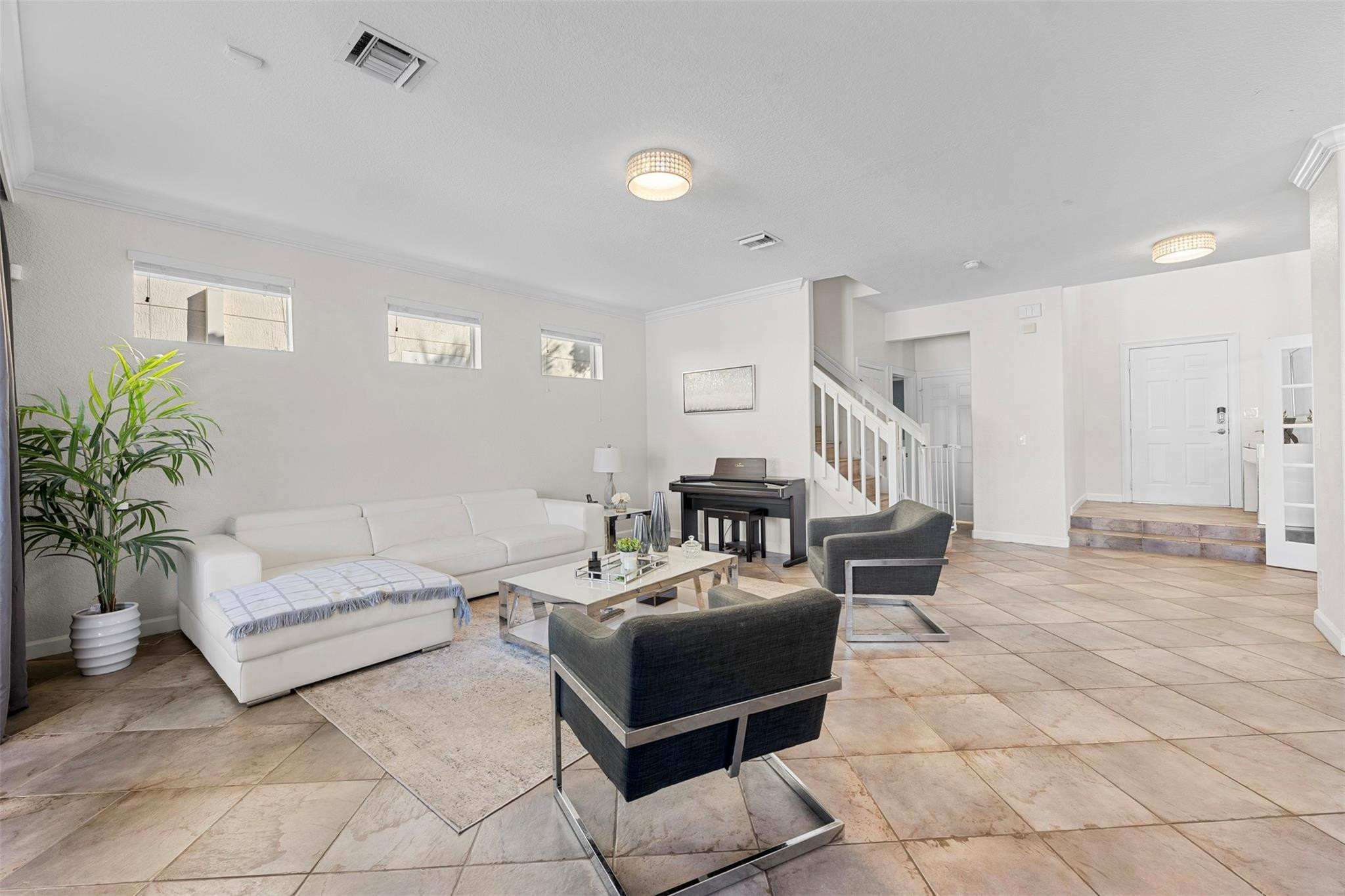 8121 Bautista Way