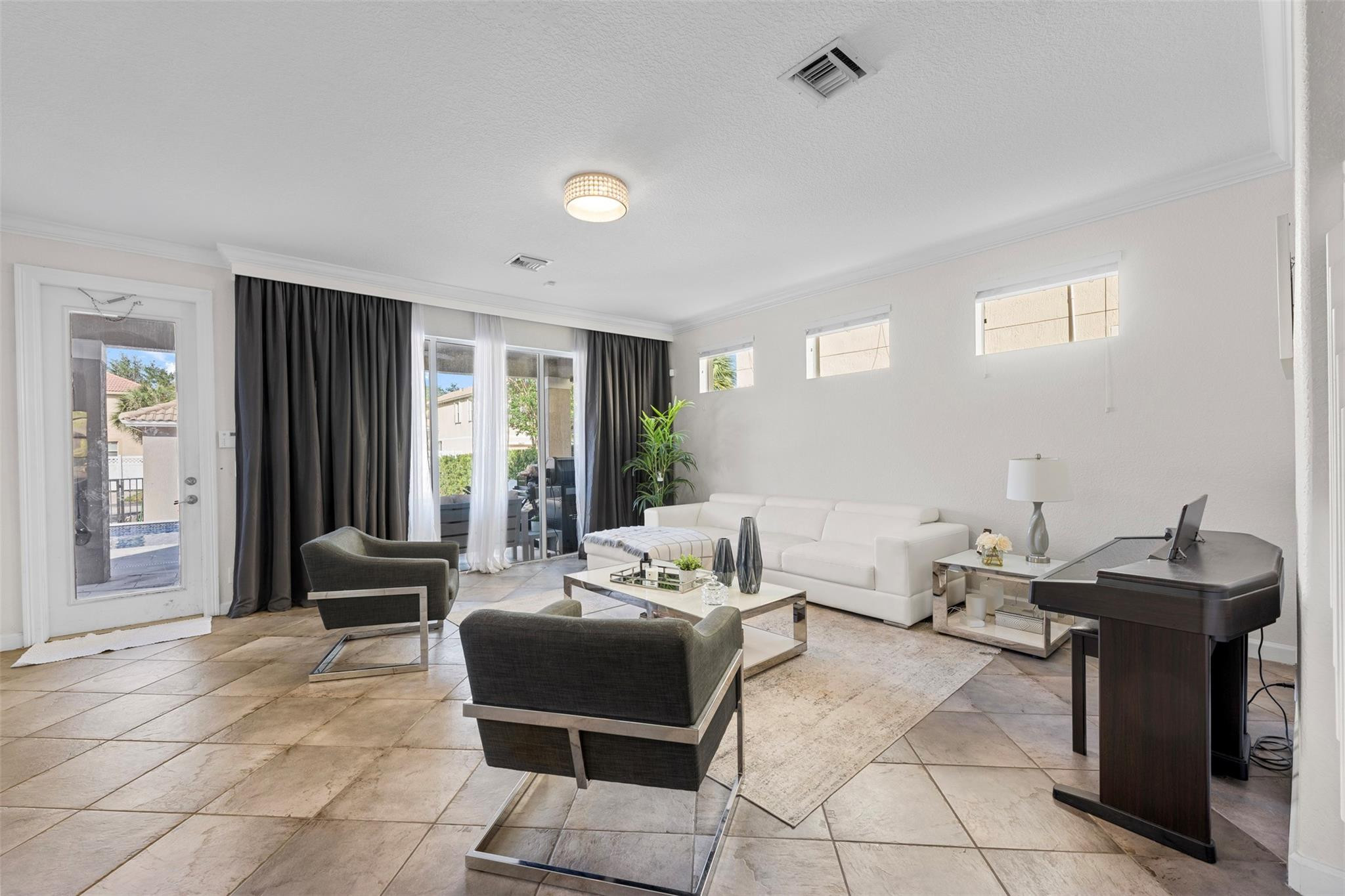 8121 Bautista Way