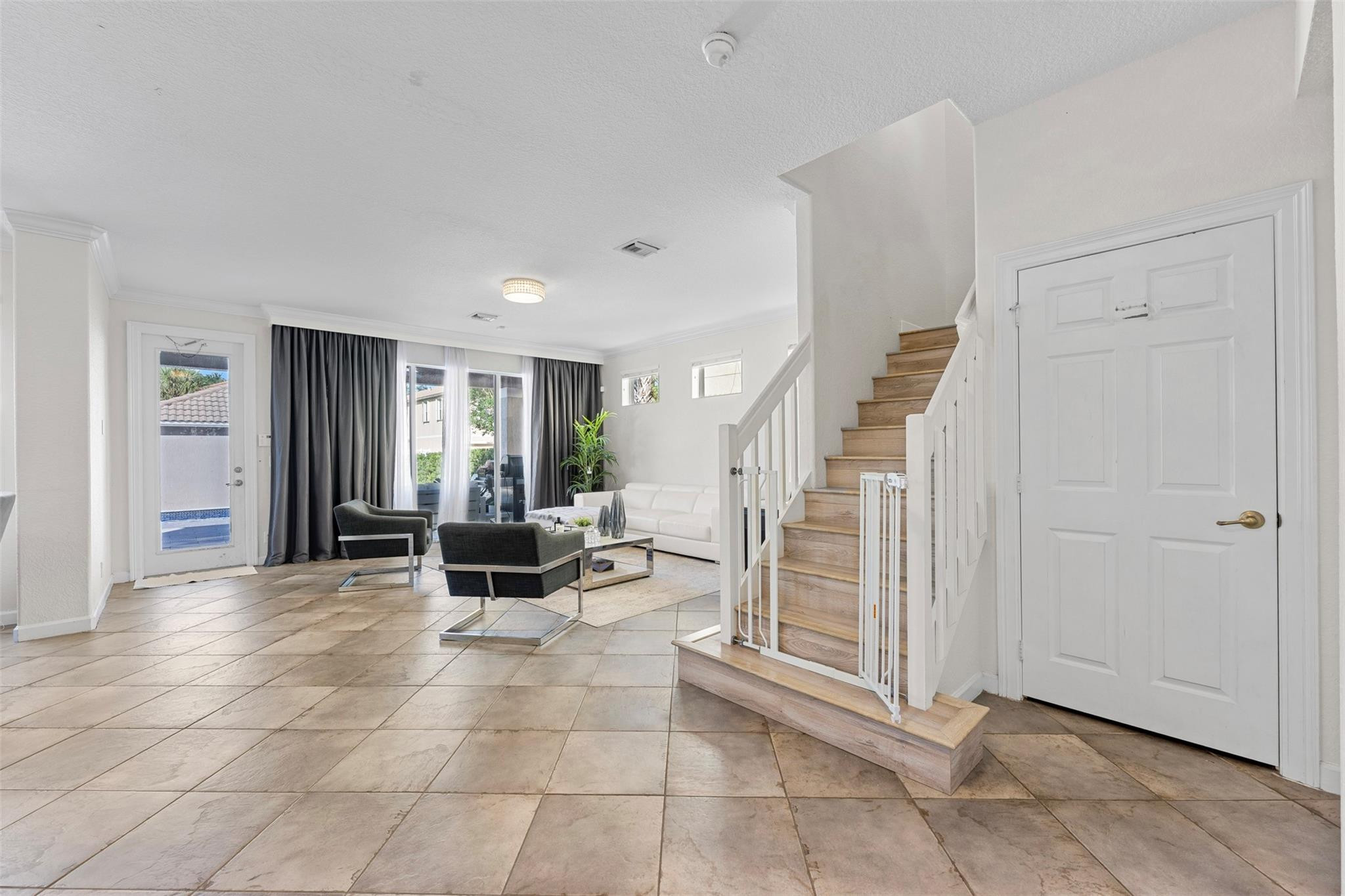 8121 Bautista Way