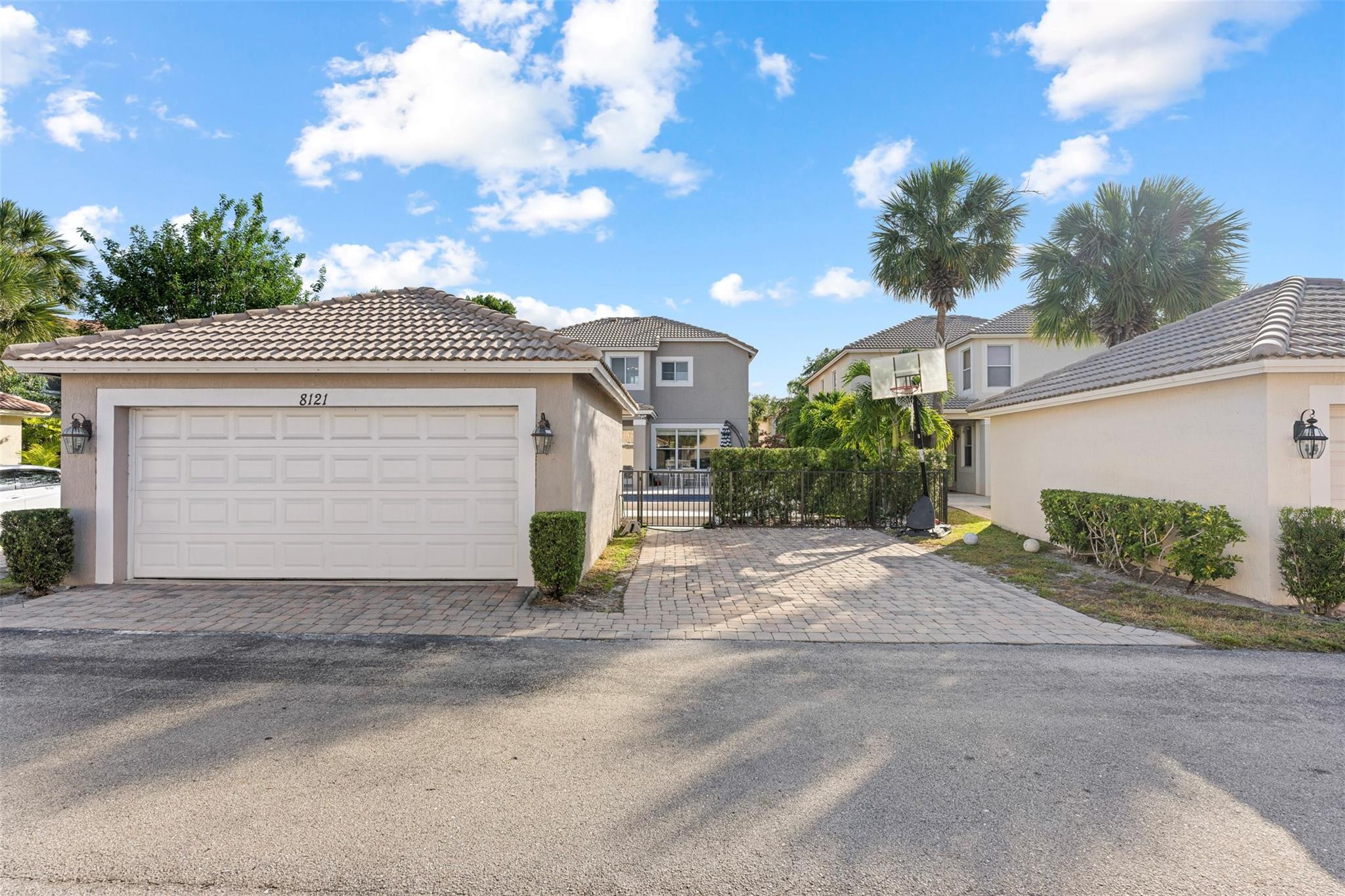 8121 Bautista Way