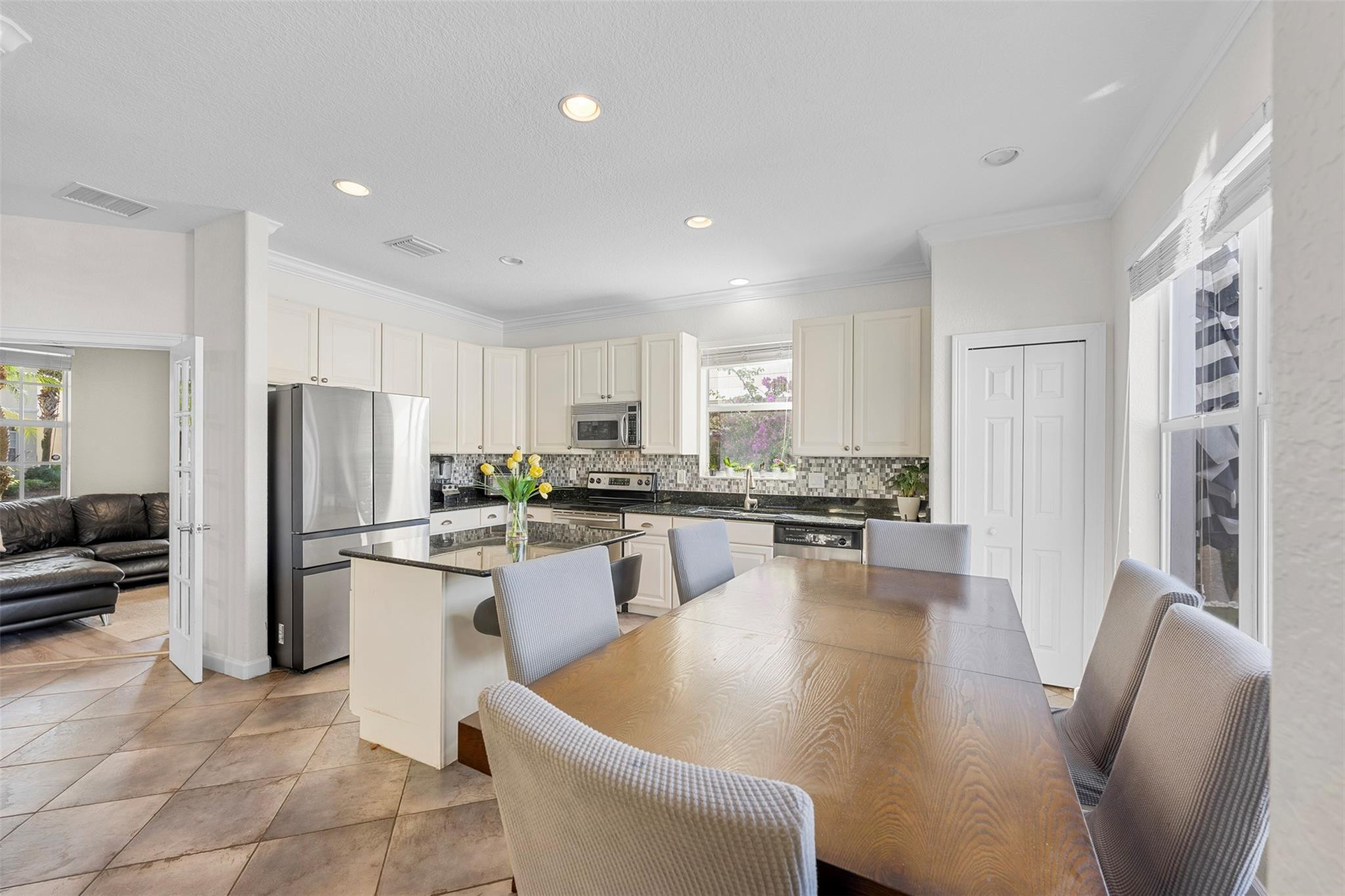 8121 Bautista Way