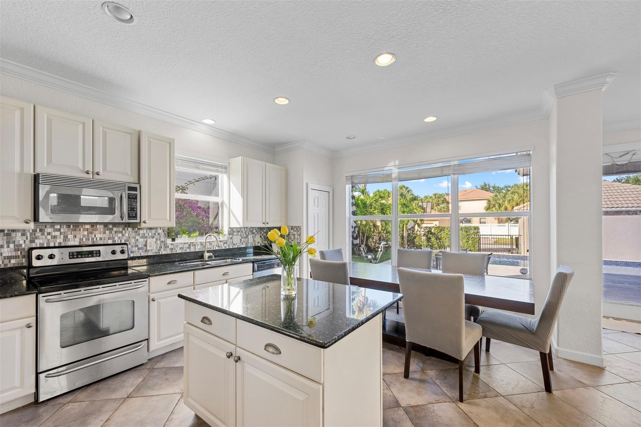 8121 Bautista Way