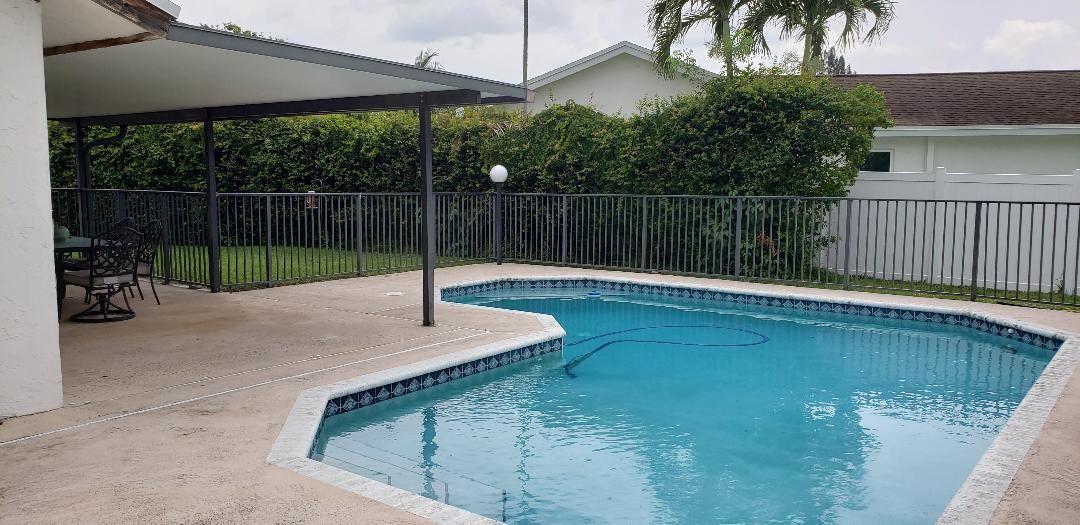 894 SW 55th Ter