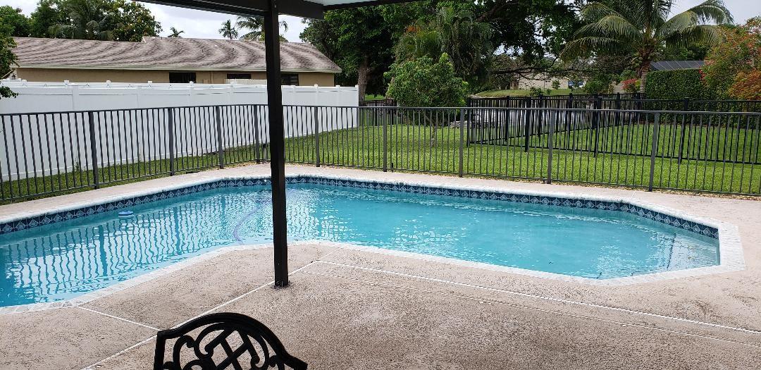 894 SW 55th Ter
