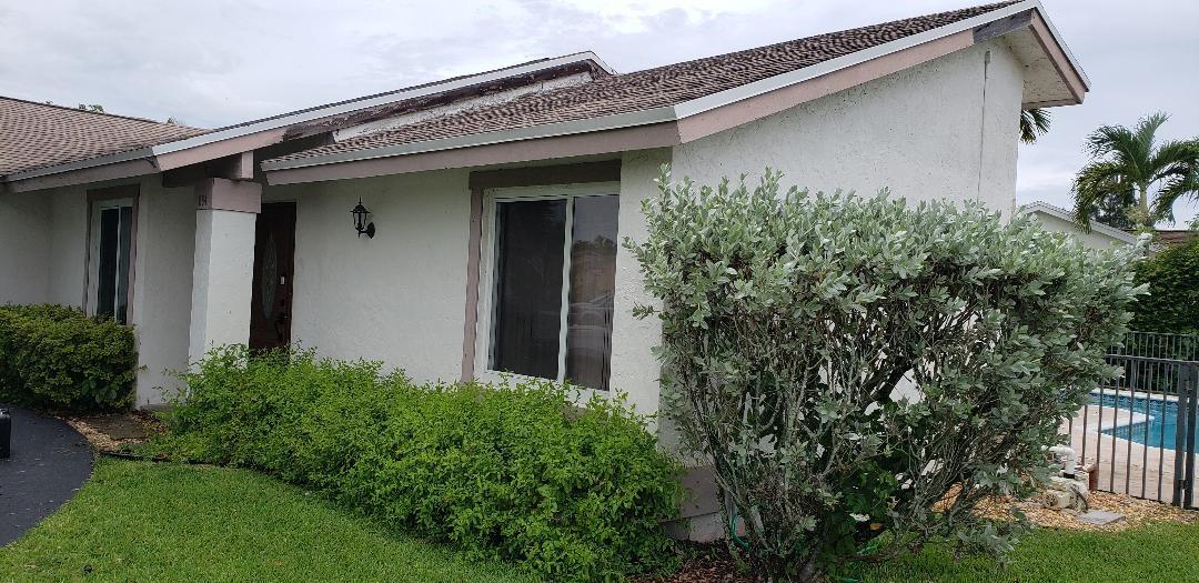 894 SW 55th Ter