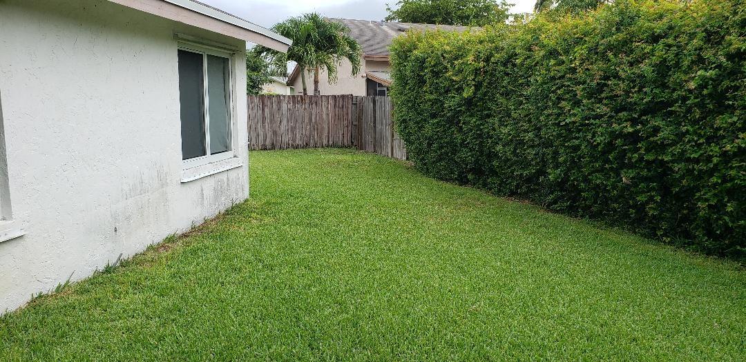 894 SW 55th Ter