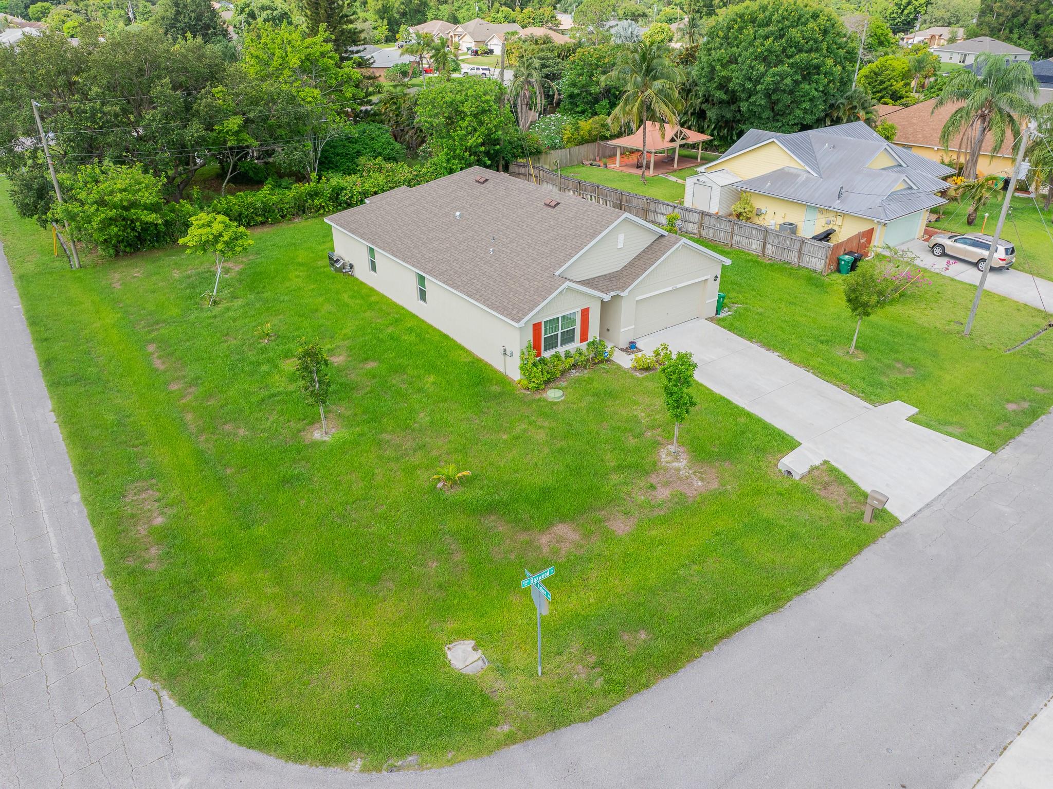 2901 SW Boxwood Circle