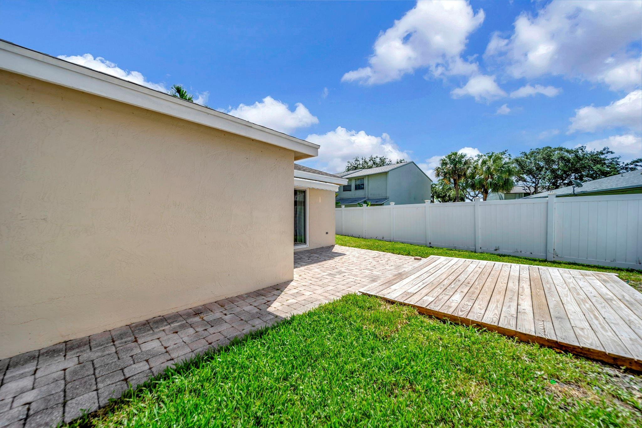 4036 Eastridge Cir